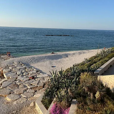 Giorgia Al Mare Bisceglie